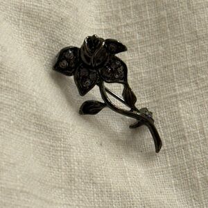 Vintage Black Rhinestone Flower Brooch Japanned Metal Marcasite Style Pin 1.5”